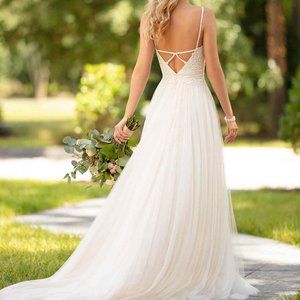 Never worn - Stella York Wedding Dress